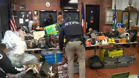 Police bust illegal Manhattan street vendors, seize  